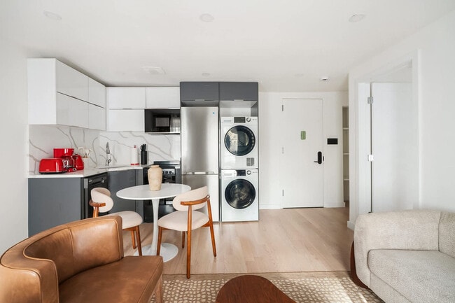 Building Photo - 335 E 22nd St