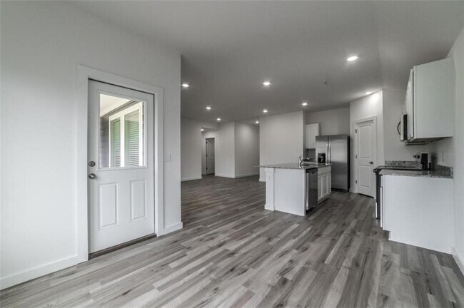 Building Photo - 307 NW Belleflower St