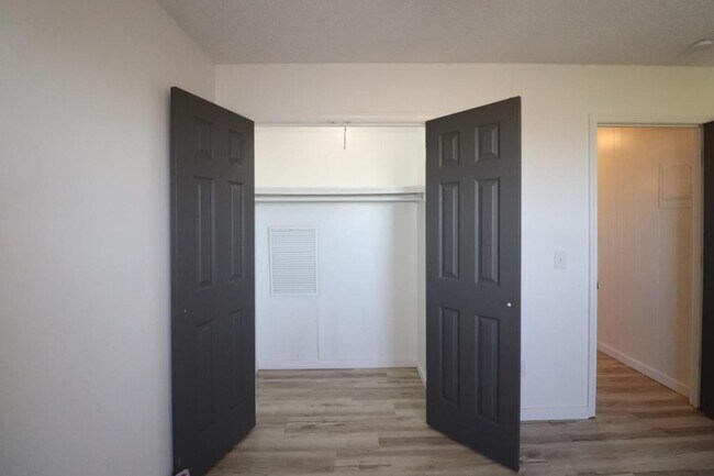 Building Photo - 126 Fairway Ave