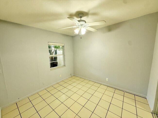 Building Photo - Sensational 2 bed 1 bath in the heart of Wilton Manors! 2 parking spots with laundry!