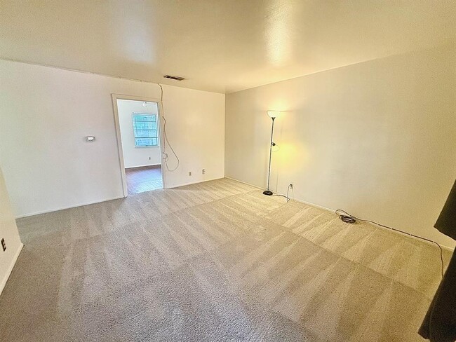 Building Photo - 2411 S 5th St