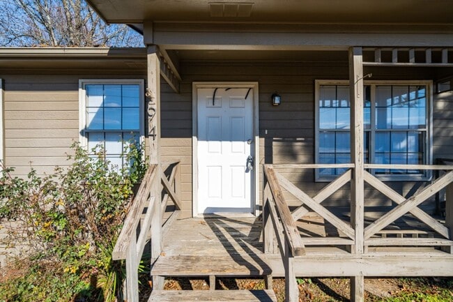 Building Photo - Spacious 4-Bedroom Home in Pleasant Grove ...