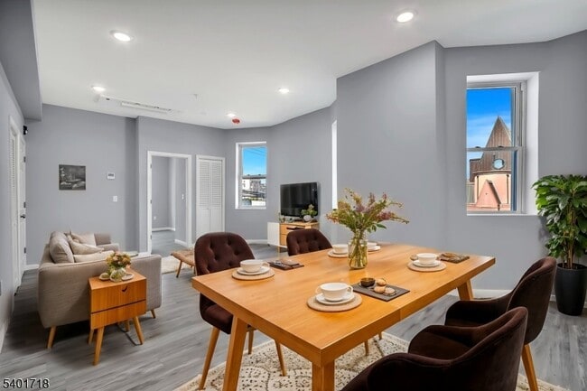 Building Photo - 155 Clifton Ave