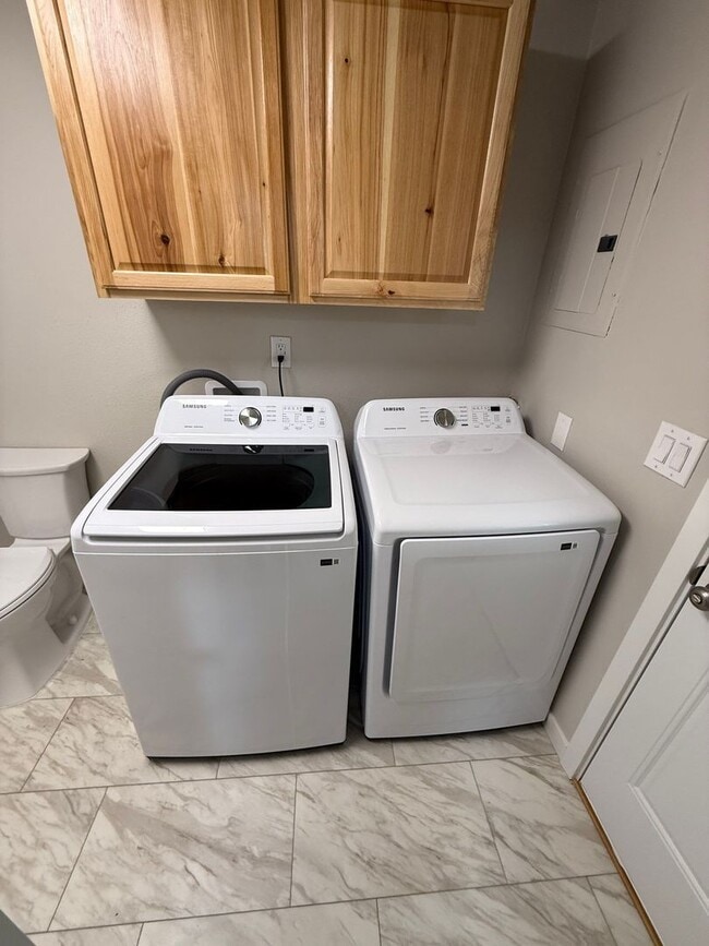 Building Photo - 1332 SW 8th Ave