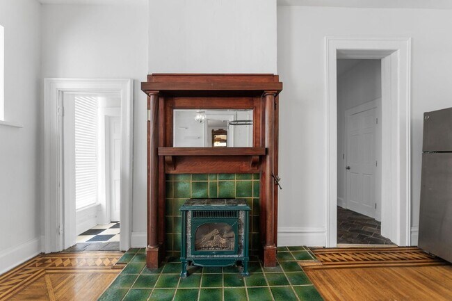 Building Photo - Huge Brick House in Victorian Village/Short North, Beautiful Woodwork 3 Car Garage and Swimming pool