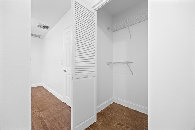 Building Photo - 404 SE 16th St