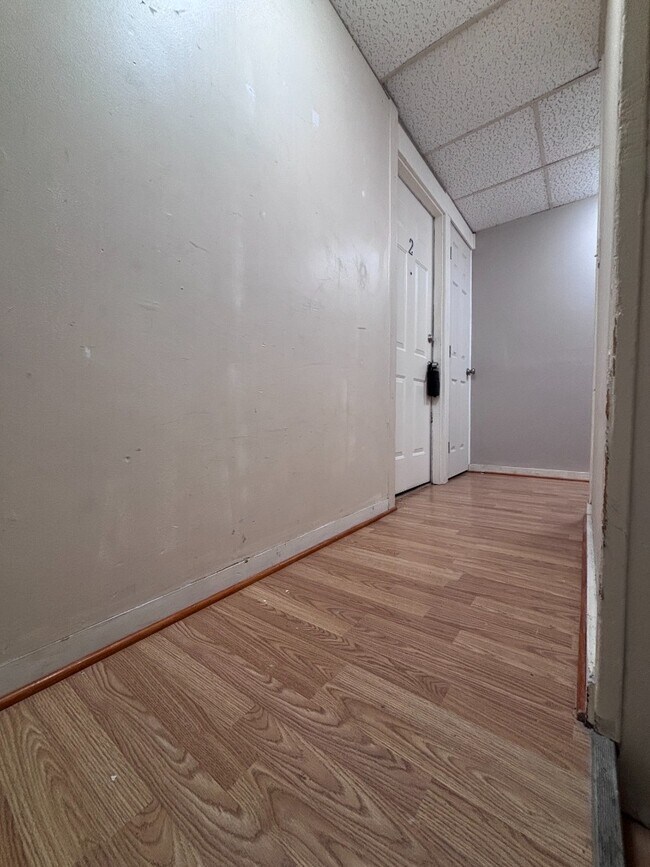 Building Photo - 718 S Yakima Ave