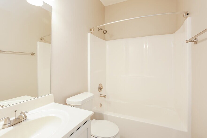 Building Photo - 4662 Tulip Creek Dr