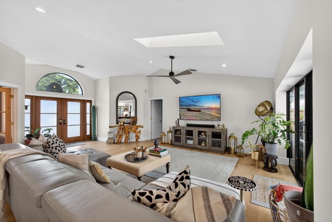 Building Photo - 12897 La Rochelle Cir