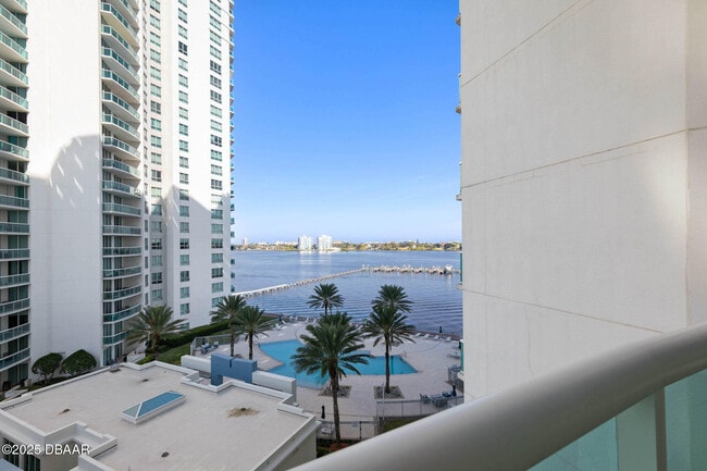 Building Photo - 231 Riverside Dr