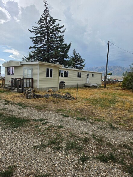 Building Photo - 1112 US-30