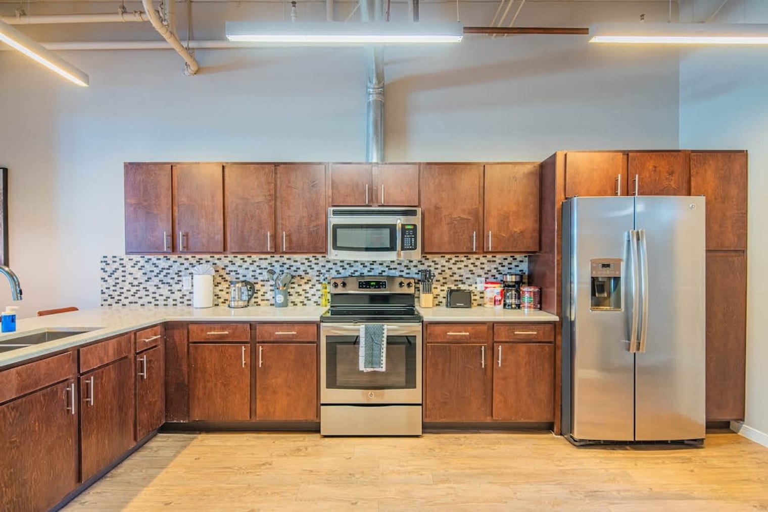 Building Photo - 1275 E University Dr