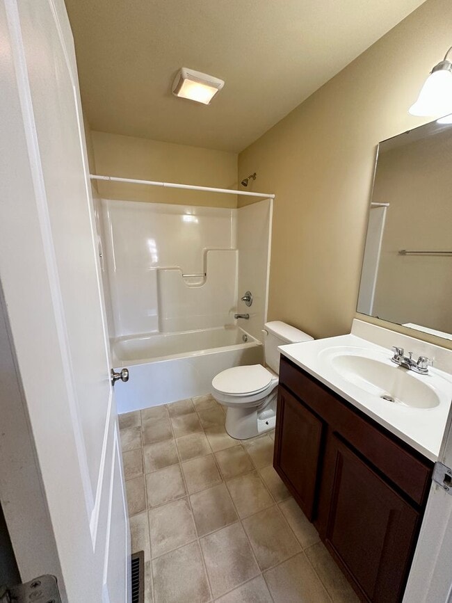 Building Photo - 2086 Market St Ext