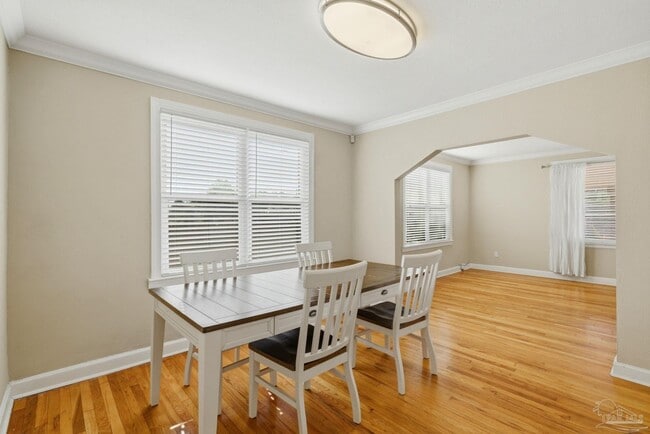 Building Photo - 1618 W Garden St