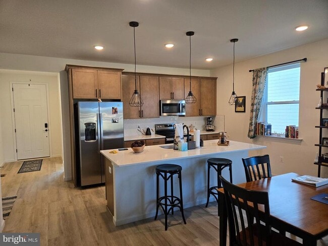 Building Photo - 609 Clover Ln