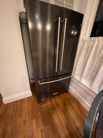 Building Photo - 2 Hough St