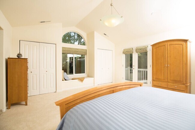 Building Photo - $6,750.00 / 3br - 2200ft 2 Custom Home, 2 miles(beach) Rio Delmar school