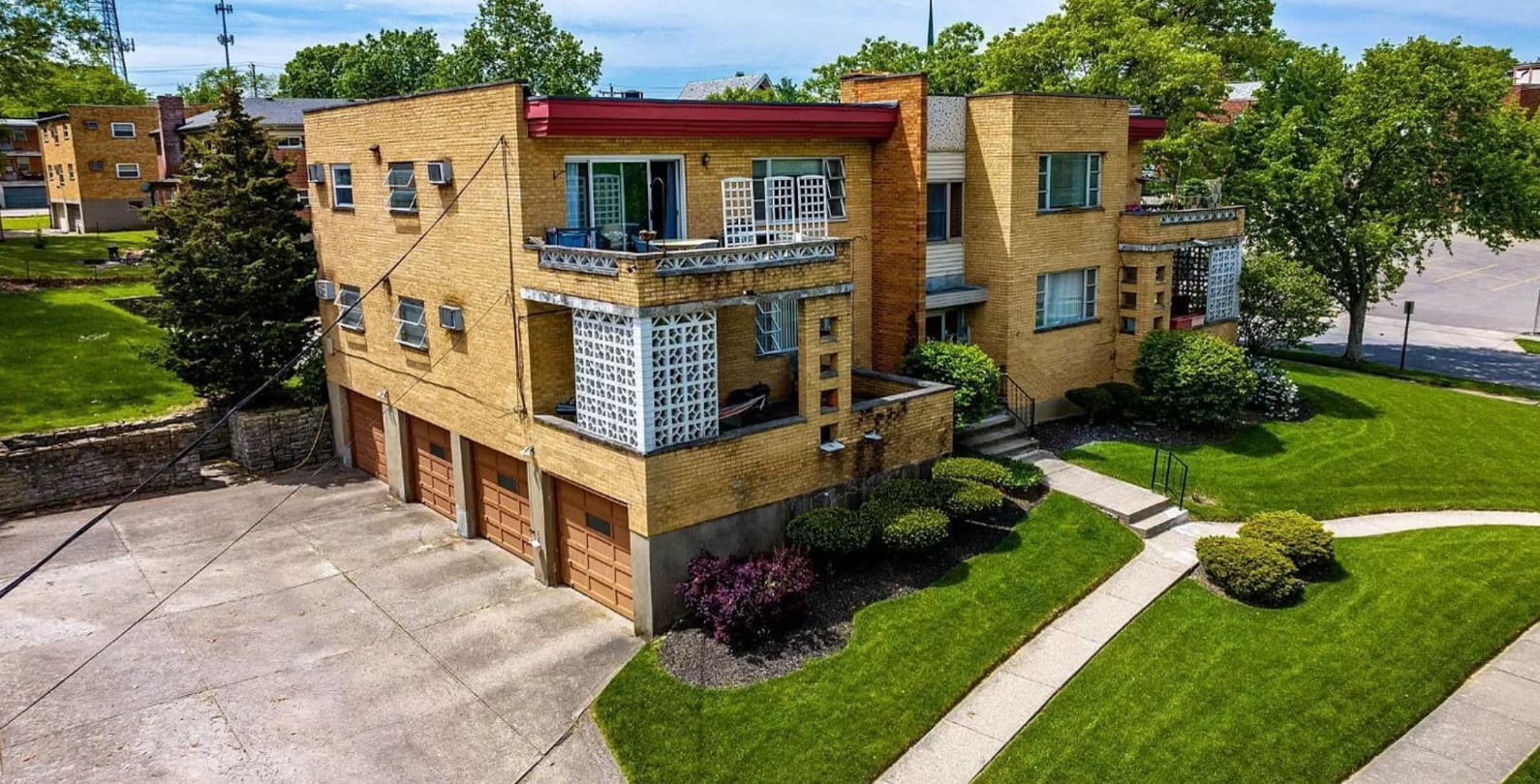 Building Photo - 2385 Van Leunen Dr