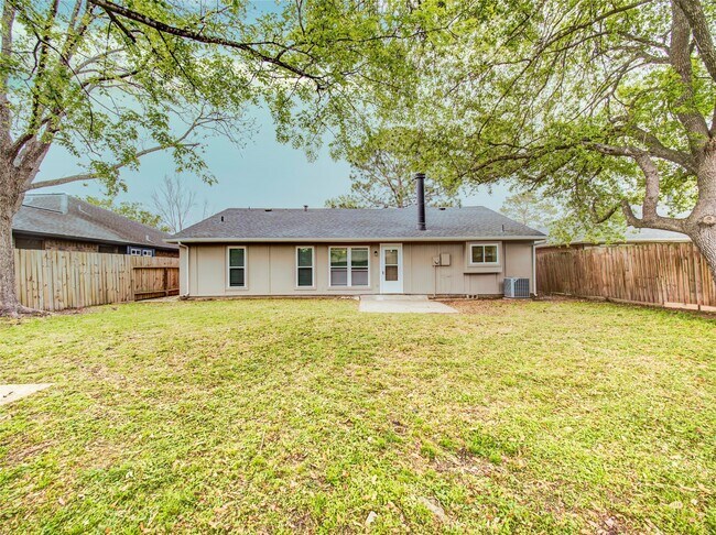 Building Photo - 7114 Buchanan Dr