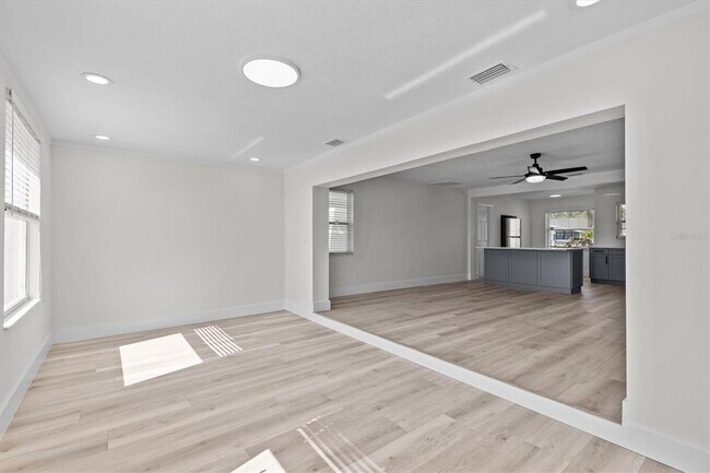 Building Photo - 310 Westwinds Dr E