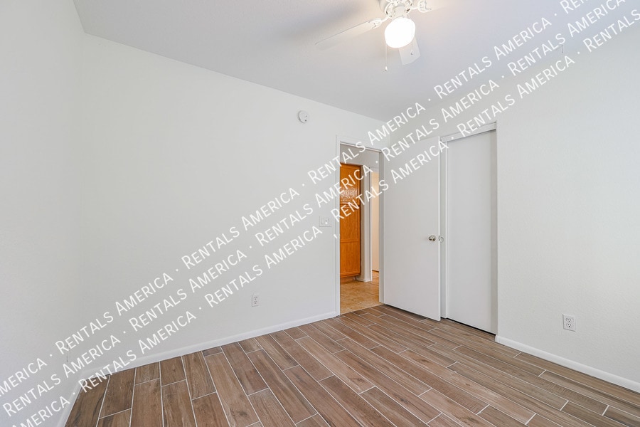 Building Photo - 4647 E Lavender Ln