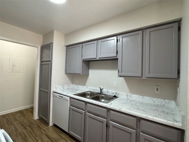 Building Photo - 6500 Sands Point Dr