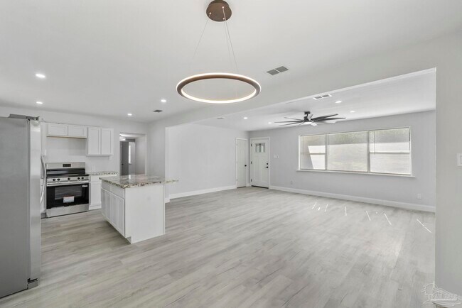 Building Photo - 1029 Kearny Dr