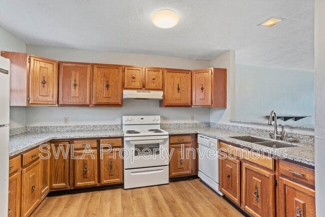 Building Photo - 3221 Ryan St