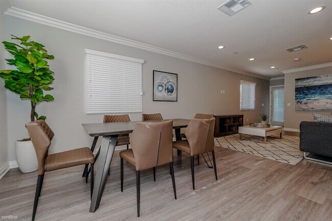 Building Photo - 4 br, 4 bath Duplex - 4508 Esmeralda Stree...