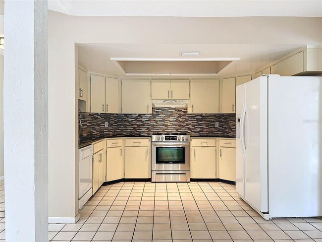 Building Photo - 951 Versailles Cir