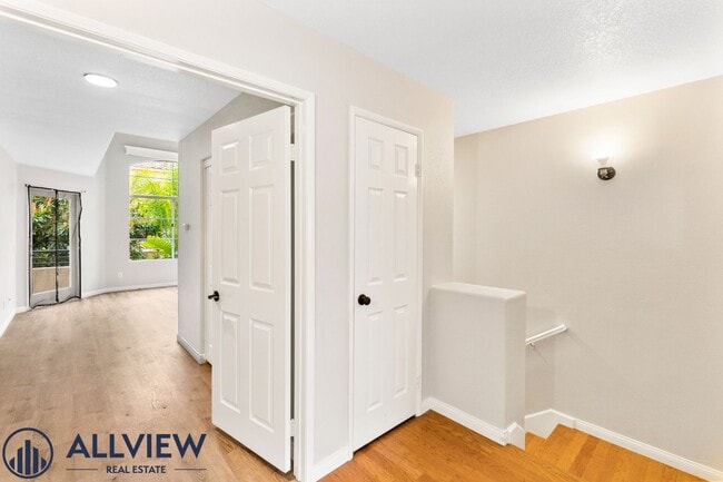 Building Photo - Updated 3 Bed, 2.5 Bath Home Available in ...