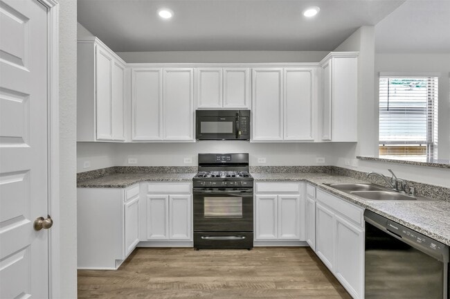 Building Photo - 14733 Pinion Ct