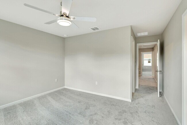 Building Photo - 5694 SE Edgewater Cir