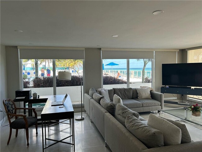 Building Photo - 2751 S Ocean Dr