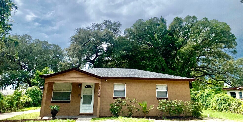 Primary Photo - 1608 Long Ln