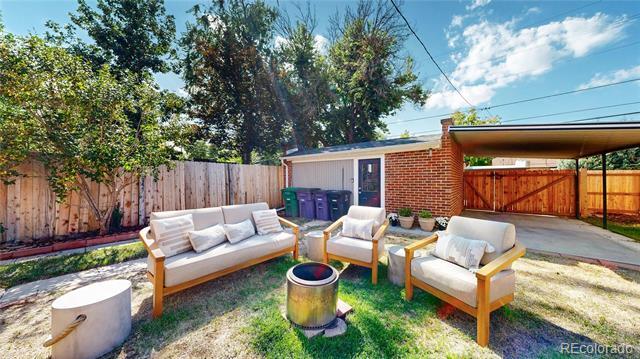 Building Photo - 1325 Dahlia St