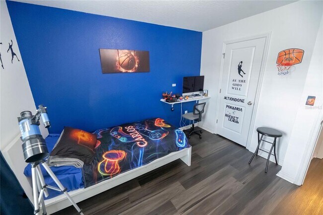 Building Photo - 844 Grandin St