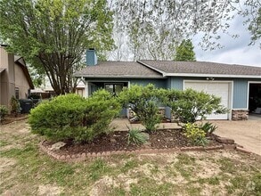Building Photo - 930 N Century Dr