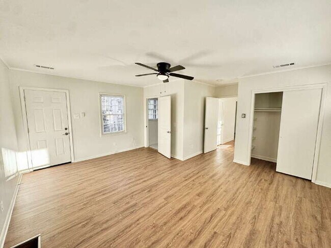 Building Photo - 3880 Spottswood Ave