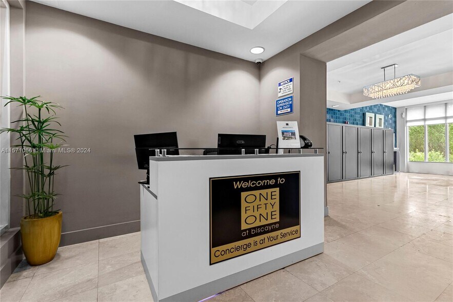 Building Photo - 14951 Royal Oaks Ln