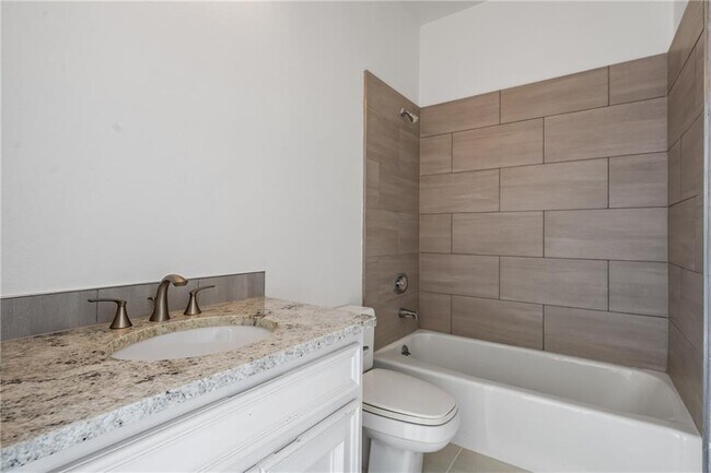 Building Photo - 16018 Fontaine Ave