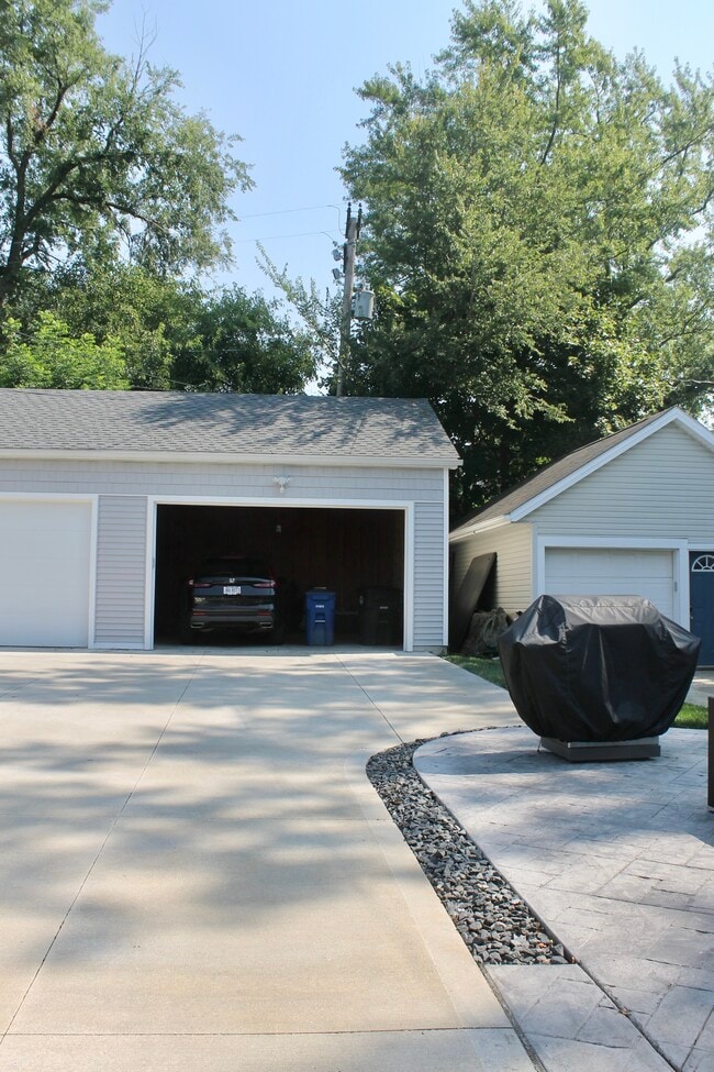 Building Photo - 1889 W 54th St