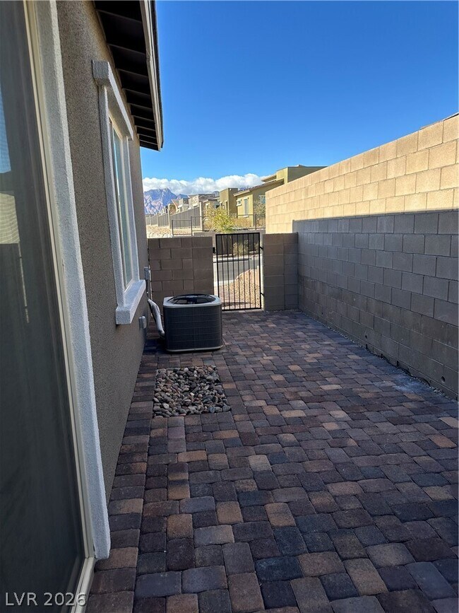 Building Photo - 12488 Primrose Grove Ln