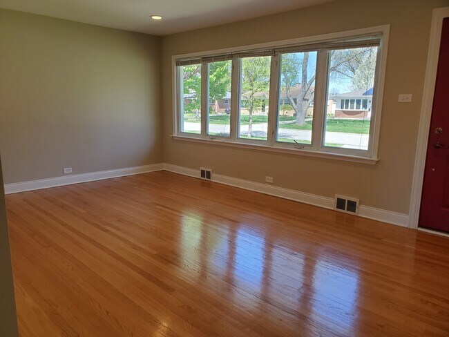 Building Photo - 708 N Wille St