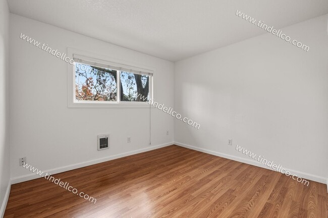 Building Photo - 2nd MONTH FREE!!! Charming Upstairs 2BD/1BA in the Heart of Multnomah Village- Water, Sewer & Gar...