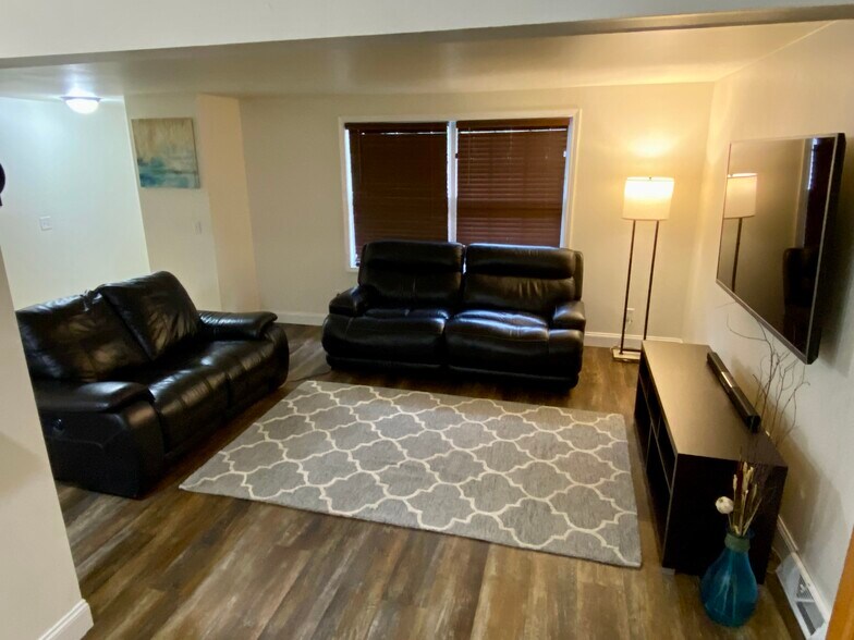 Building Photo - 87 Marine Dr