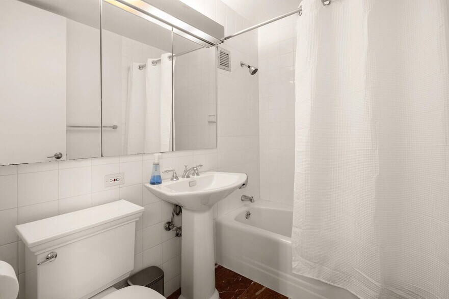 Building Photo - 525 E 72nd St