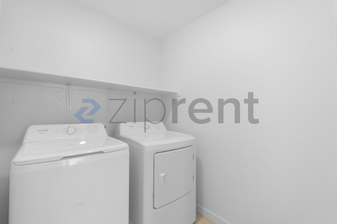 Building Photo - Unit