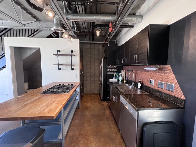 Building Photo - 360 W 300 S