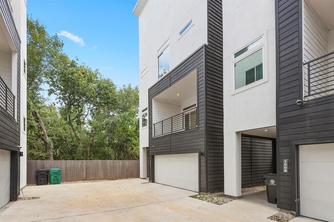 Building Photo - 500 Schweikhardt St